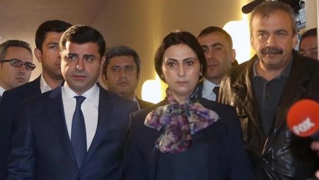 Türkiyədə HDP həmsədrləri haqqında həbs qərarı verilib