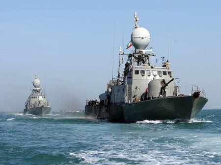 İran ordusu Hind okeanında irimiqyaslı təlimlərə başladı