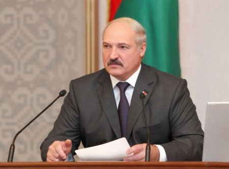 Lukaşenko: "Rusiyada hansısa ağıllı bizi diz çökdürəcəyini düşünürsə, bilsin ki, bu, olmayacaq"