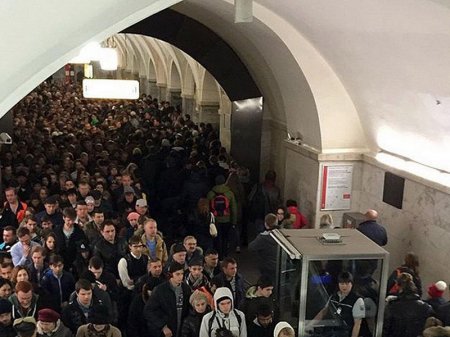 Moskvanın 4 metro stansiyasında bomba həyəcanı