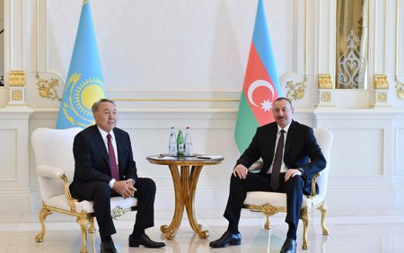İlham Əliyev Nazarbayevlə görüşüb - 