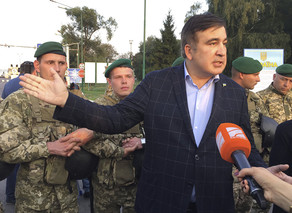 Saakaşvili barrikadaları yarıb Ukaynaya keçdi 