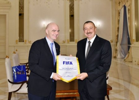 Dövlət başçısı FIFA-nın prezidentini və baş katibini qəbul edib
