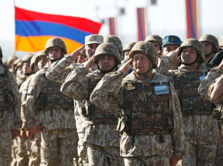 Ordu dağılır: Sərkisyan iki generalı istefaya göndərdi