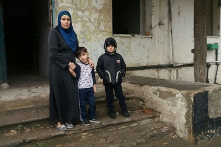 Suraxanıda kompensasiya ilə razılaşmayan sakinlər mənzillərindən zorla çıxarıldılar - 