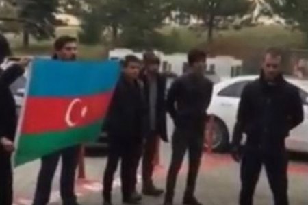 Azərbaycan bayrağını endirən ermənipərəst professor işdən qovuldu - 