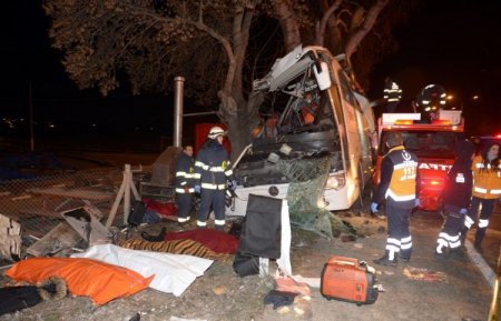 Türkiyədə avtobus qəzasında 13 nəfər ölüb, 42 nəfər yaralanıb