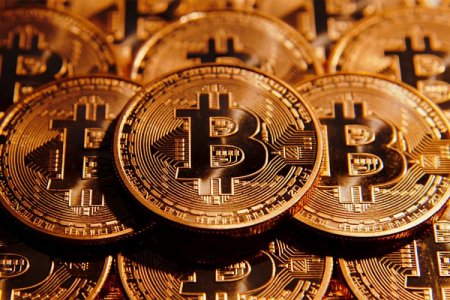 “Bitcoin”in qiyməti 9 min dollardan aşağı düşüb