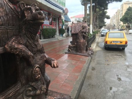 İcra başçısı nağıl qəhrəmanlarının heykəllərini məhv etdirdi - 