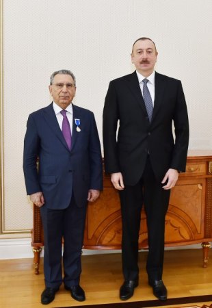  Prezident Ramiz Mehdiyevi “Şöhrət” ordeni ilə təltif etdi - 