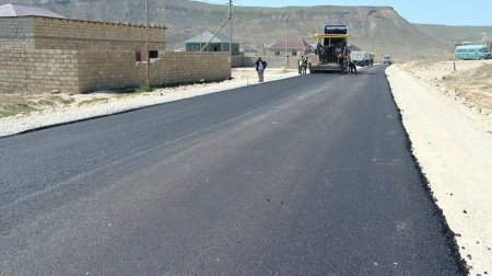 Lökbatan-Qobu yolunun asfalt örtüyü sıradan çıxdı, 2 milyon batdı -