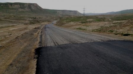 Lökbatan-Qobu yolunun asfalt örtüyü sıradan çıxdı, 2 milyon batdı -