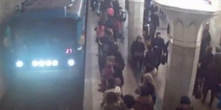 Bakı metrosu yenə qarışdı: vaqonlar boşaldıldı 