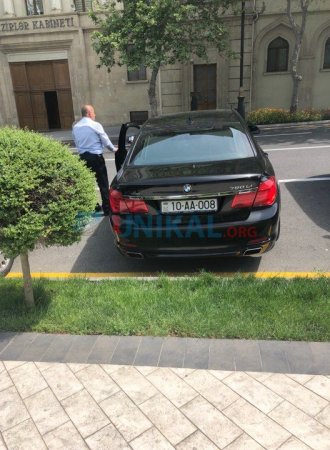 Hacıbala Abutalıbov hələ də Bakı merinin xidməti maşınında gəzir - Hacıbala Abutalıbov hələ də Bakı merinin xidməti maşınında gəzir -