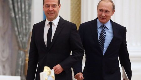 Putin baş nazir vəzifəsinə Medvedevin namizədliyini irəli sürüb