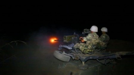 Azərbaycan ordusunun təlimlərində gecə döyüş atışları keçirilib
