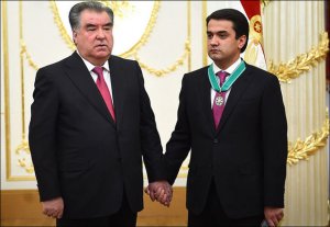 Tacikistan prezidenti oğluna orden verdi