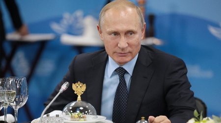 Putin toya dəvət edildi, ölkə bir-birinə qarışdı
