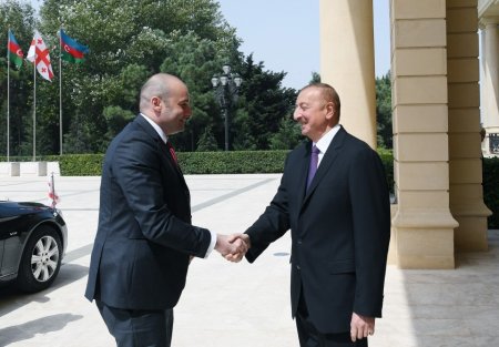 İlham Əliyevin Gürcüstanın Baş naziri ilə görüşdü — 