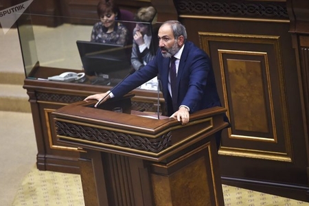 İrəvan: Parlament baş nazir Paşinyanı siyasi terrorda ittiham edir