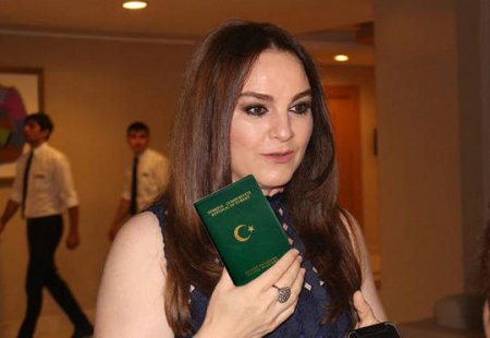 Azərbaycanlı aktrisaya diplomatik pasport verildi