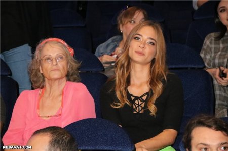Türkiyənin məşhur aktrisası anası ilə Bakıda... –