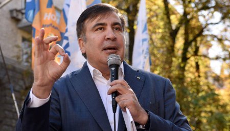 Saakaşvili: Bəzən anam pul göndərir