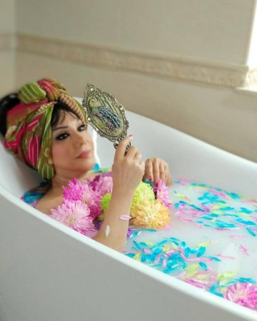 Flora Kərimovanın vannada fotosu yayıldı - 
