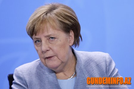 Angela Merkel siyasətdən gedəcəyi tarixi açıqlayıb