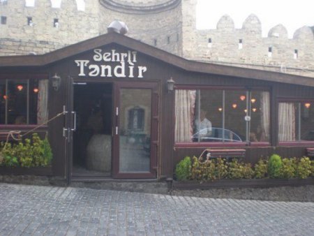 İçərişəhərdə ən məşhur restoran sökülür - 