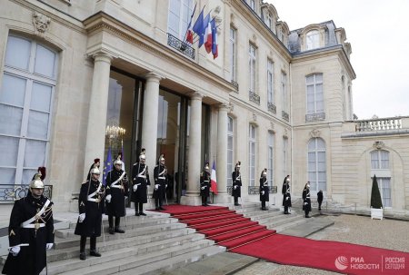 Fransada nazir, dövlət katibi və hökumət rəsmisi istefa verdi