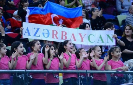 Qızların Azərbaycan himnini oxuması qürur verdi – 