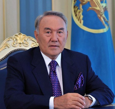 Nazarbayev göz yaşlarını saxlaya bilmədi  -
