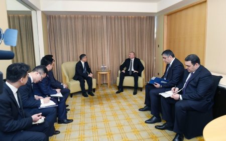 Prezident İlham Əliyev "Huawei" şirkətinin sədri ilə görüşüb - 