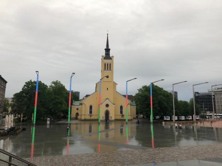 Estoniyanın "Azadlıq" meydanı Azərbaycan bayrağının rənglərində işıqlandırılıb