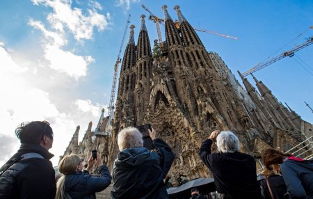 Barselonanın ən məşhur kilsəsi 130 ildir lisenziyasız tikilir