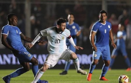Messi və Martinesin dublu Argentinaya qələbə qazandırdı – VİDEO
