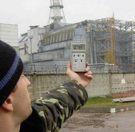 Serialın müəllifi Çernoblda selfi çəkdirənlərə xəbərdarlıq edib -