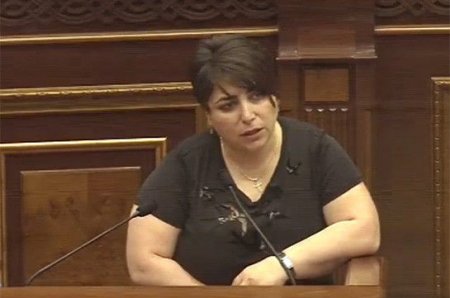 Ermənistan parlamentində kuryoz hadisə: 