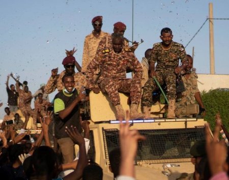 Sudanda bir qrup hərbçi Hərbi Şuranı devirməyə cəhd edib
