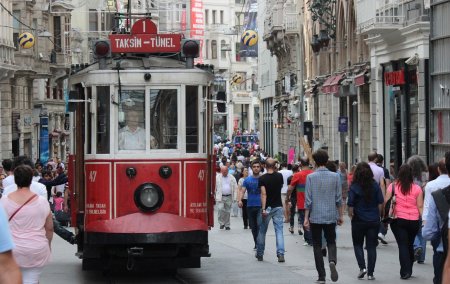 İstanbulu rekord sayda turist ziyarət edib