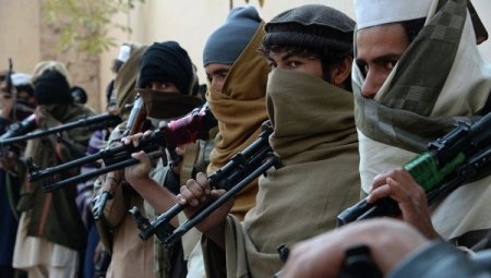 “Taliban” silahlıları Əfqanıstanın mərkəzi əyalətində xəstəxanaları bağlayıblar