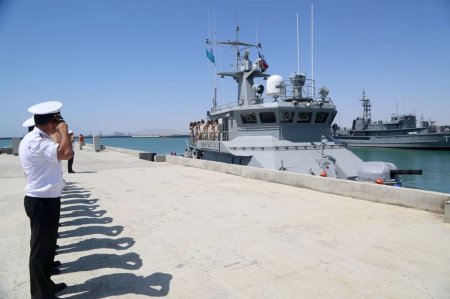 Qazaxıstanın hərbi gəmisi Bakı limanını tərk edib - 