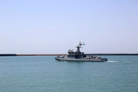 Qazaxıstanın hərbi gəmisi Bakı limanını tərk edib - 
