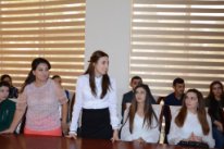 Rayon rəhbəri işə yeni qəbul olmuş gənc müəllimlərlə görüşdü - 