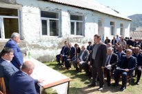 İcra başçısı kənd sakinləri ilə görüşüb - İcra başçısı kənd sakinləri ilə görüşüb -