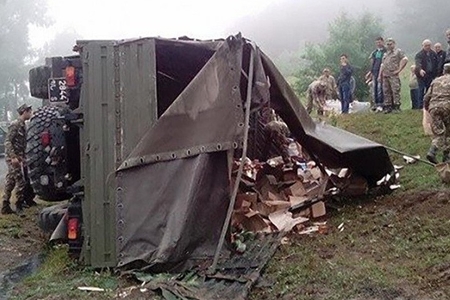 Ermənistanda 4 hərbi yük maşını toqquşdu: 1 ölü, 13 yaralı