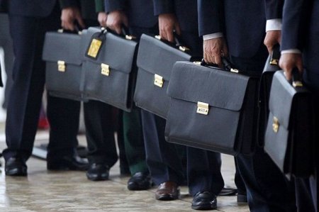 Səkkiz vəzifəli şəxsdən İnsan hüquqları komitəsinə şikayət olundu 