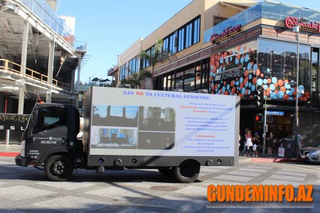 Los-Anceles səmasında "Qarabağ Azərbaycanındır! İşğala Son Qoy!" plakatı - 