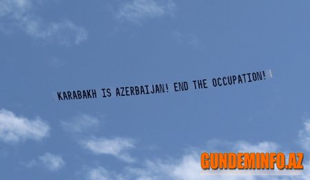 Los-Anceles səmasında "Qarabağ Azərbaycanındır! İşğala Son Qoy!" plakatı - 